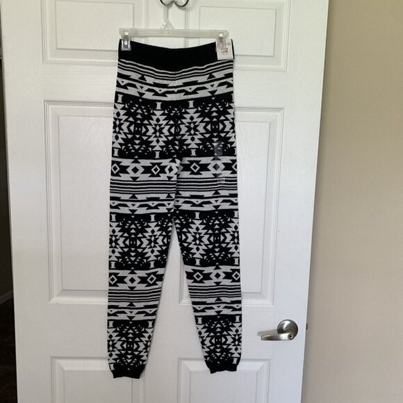 SO® Medium Black White Aztec High-Rise Sweater Leggings Juniors New - Picture 5 of 13
